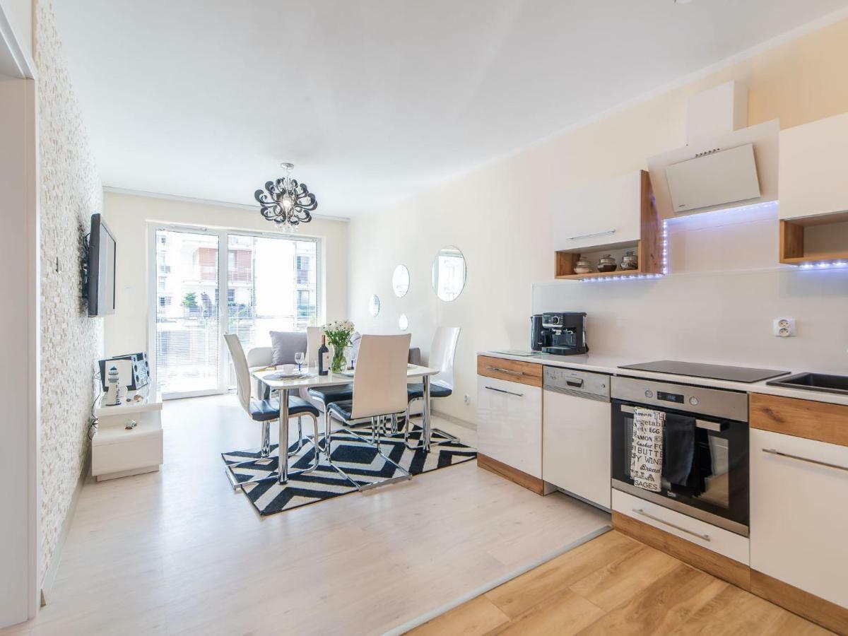 Color Apartament Black & White Apartment