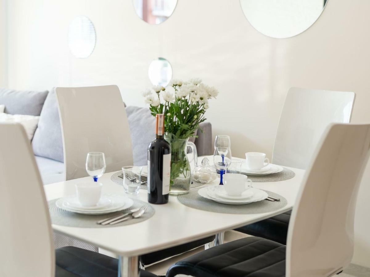 Color Apartament Black & White Apartment