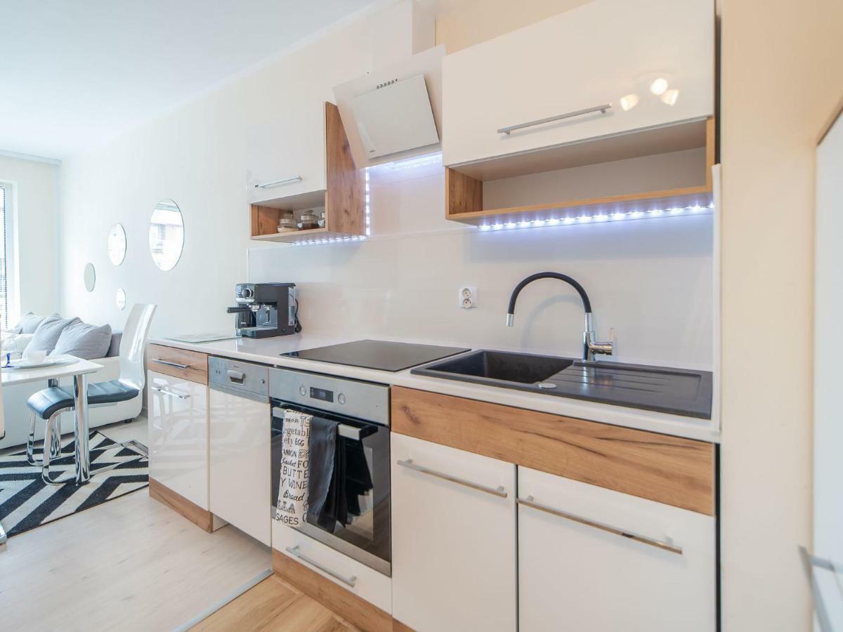 Color Apartament Black & White Apartment Kolobrzeg