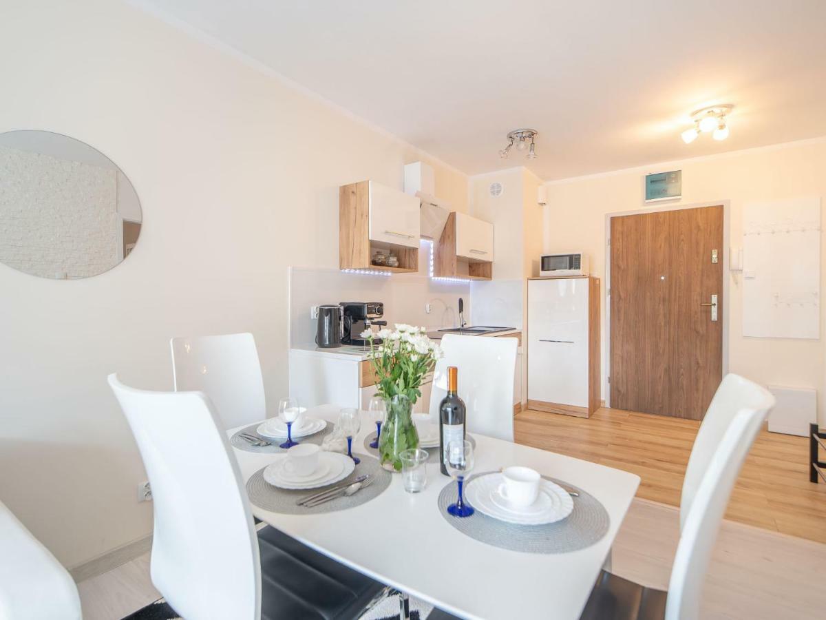 Color Apartament Black & White Apartment Kolobrzeg