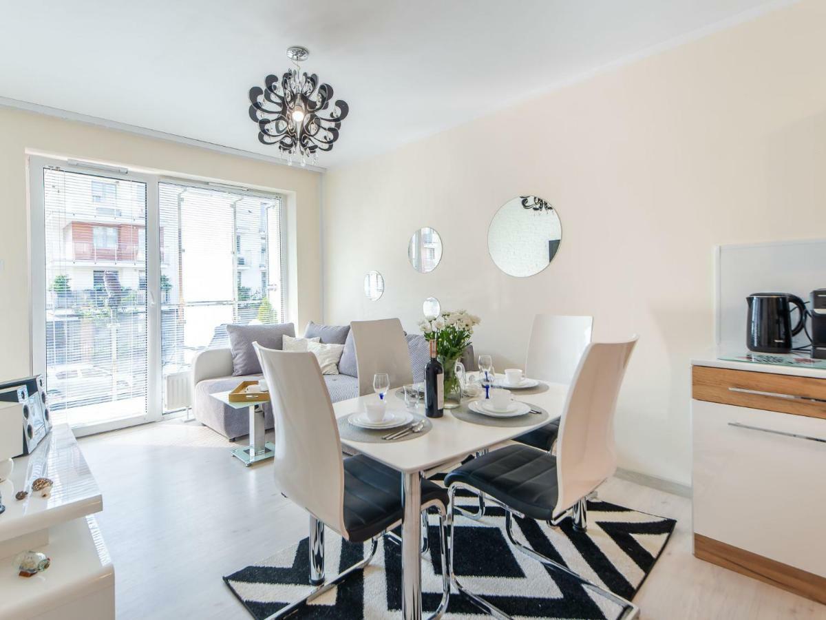 Color Apartament Black & White Apartment *